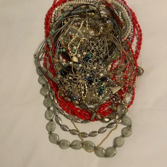 lot of assorted jewelry - Picture 1 of 1